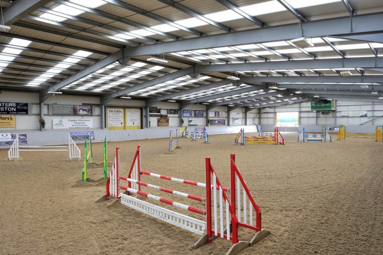 Prefabricated Steel Riding Arenas Indoor/Outdoor