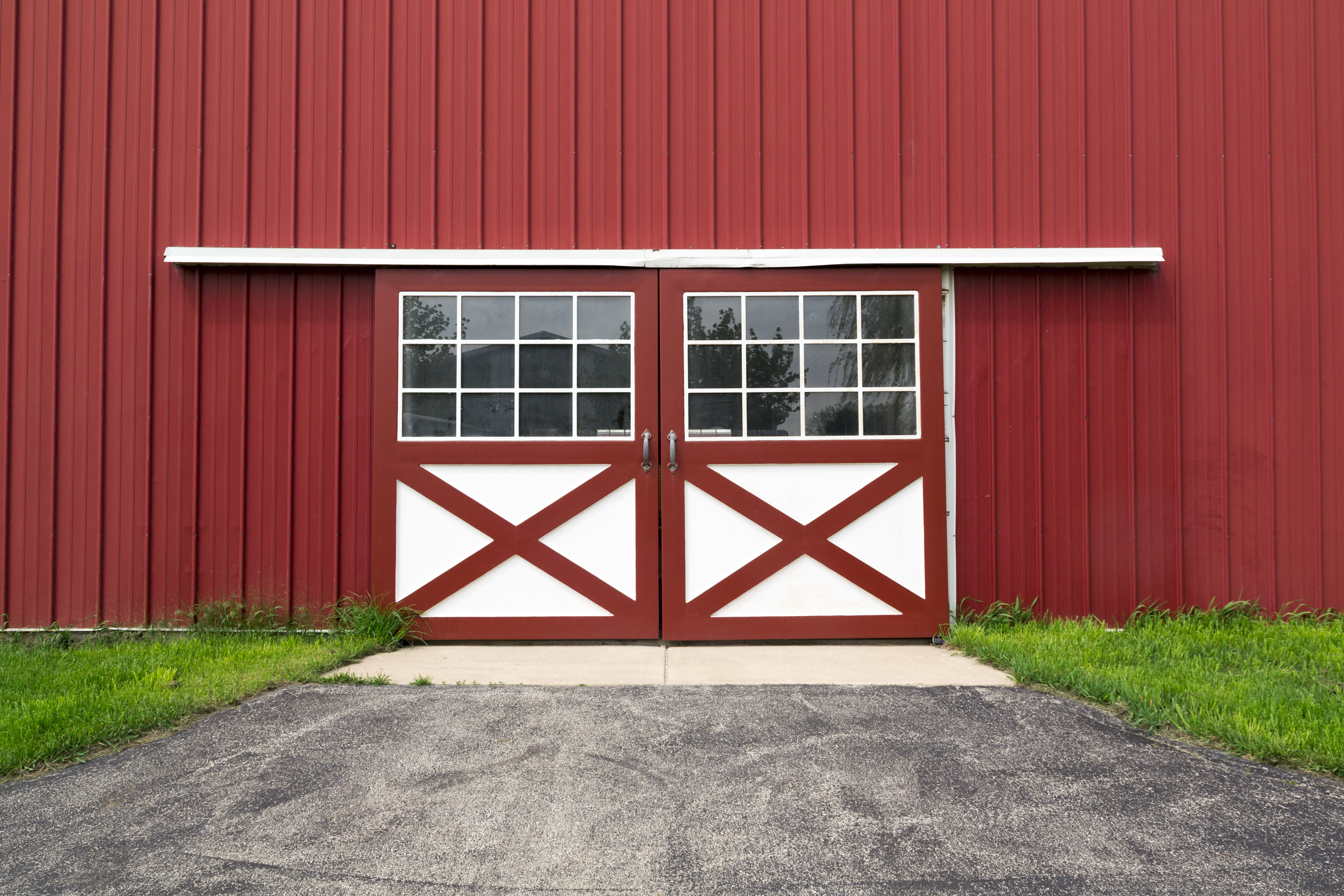 The 5 Advantages of Prefabricated Metal Feed Storage Barns